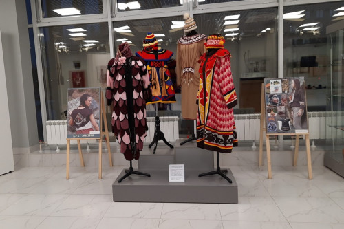 Уникальную коллекцию трикотажной одежды с использованием элементов национальных костюмов народов Приамурья представили на выставке «Этно-линии Амура»