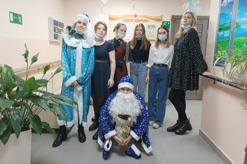 Волонтеры ФСН поздравили жителей дома «Ветеран» с наступающими праздниками